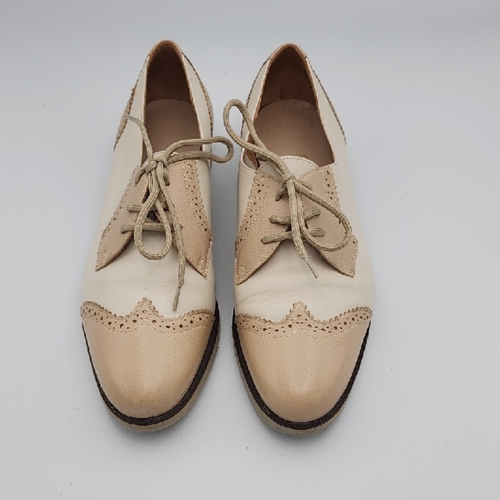 FERRAGAMO Cream & Tan Wingtip Laced Oxfords, Size 6½C - Picture 2 of 7